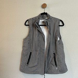 Talbots. M. Vest.Black white Zipper Velcro. Pockets.Slick material.make an offer